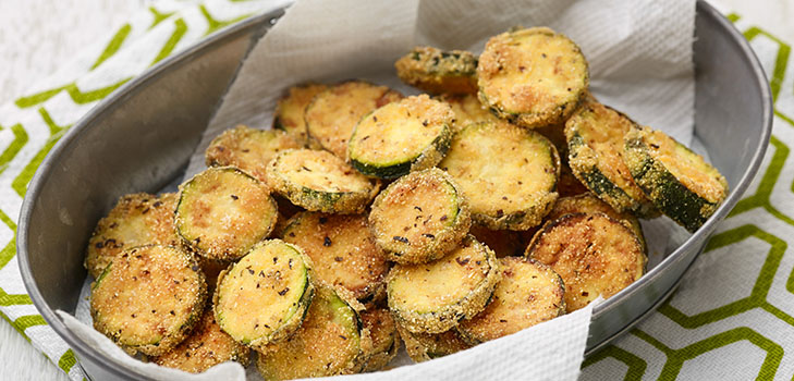 Crispy zucchini med vitlök och veggie - recept c foto