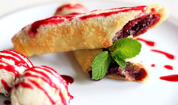 Ett recept på saftig och ömt körsbärstrudel med kanel