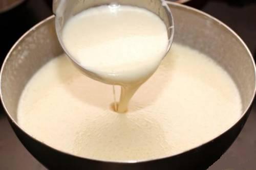 Hur man lagar pannkakor på yoghurt - de bästa recepten med ett foto