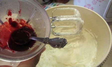 Hur man gör en grädde för Cappeycakes: Recept för smör, choklad och proteinkräm