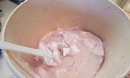 Hur man gör en grädde för Cappeycakes: Recept för smör, choklad och proteinkräm