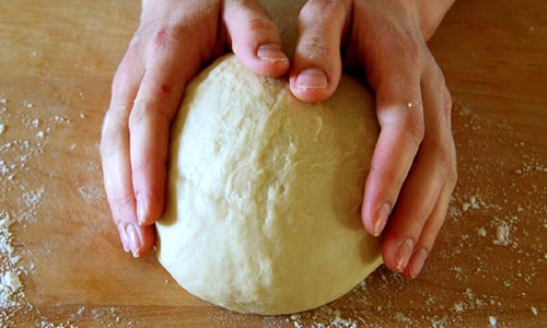 Hur man bager pajer med potatis i ugnen - steg för steg fotrecept Foto av ett recept av pajer med potatis