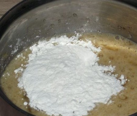 Hur man gör en grädde för capkake: vanilj, ost och grädde av kondenserad mjölk, ett recept med ett foto