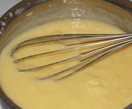 Hur man gör en grädde för capkake: vanilj, ost och grädde av kondenserad mjölk, ett recept med ett foto