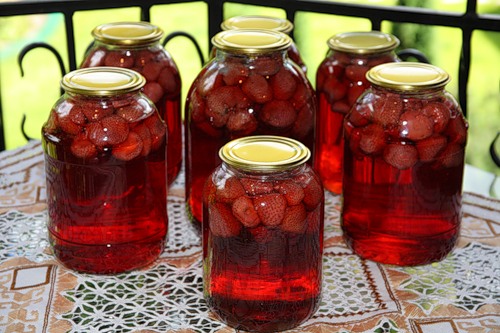 Hur man stänger ämnena från jordgubbar till vintern - foto recept
