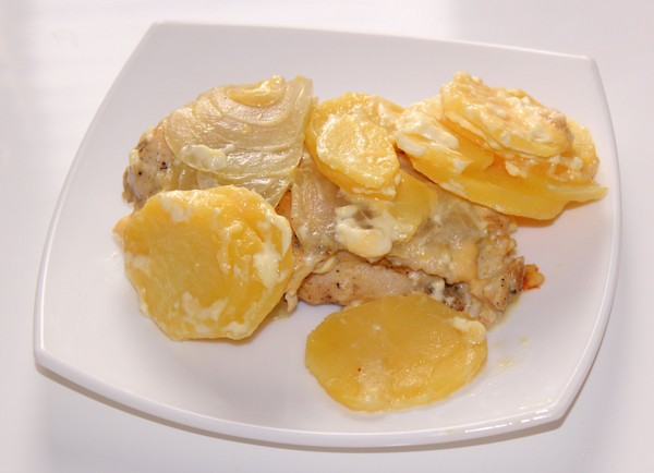 Potatis med malet kött på franska: recept i ugnen och multivark