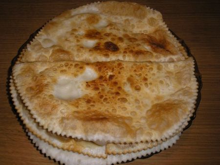 Kaukasiska pajer med kött - Chebureks Kaukasiska pajer med kött - Chebureks
