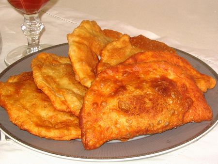Kaukasiska pajer med kött - Chebureks Kaukasiska pajer med kött - Chebureks