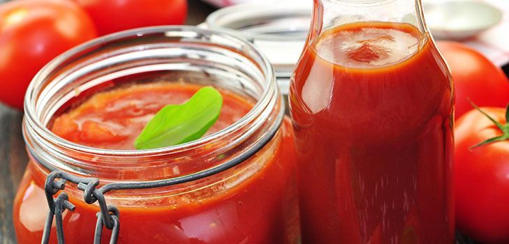Ketchup av egna händer från tomater: Steg-för-steg recept för skörd för vintern