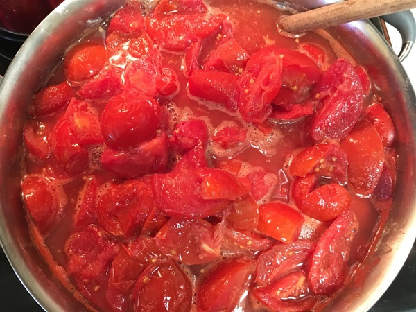 Ketchup av egna händer från tomater: Steg-för-steg recept för skörd för vintern