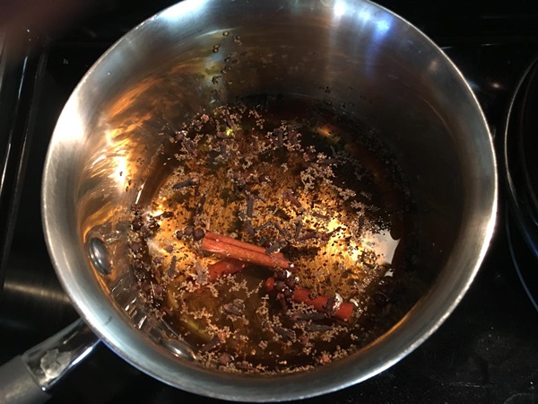 Ketchup av egna händer från tomater: Steg-för-steg recept för skörd för vintern