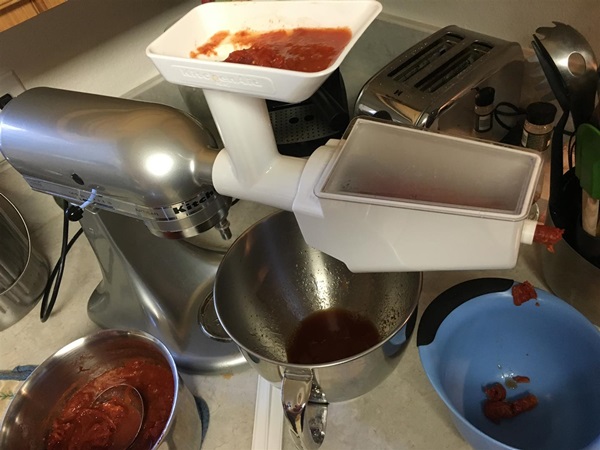 Ketchup av egna händer från tomater: Steg-för-steg recept för skörd för vintern