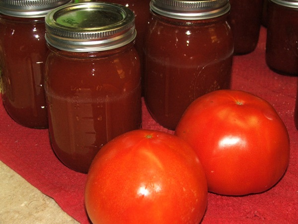 Ketchup av egna händer från tomater: Steg-för-steg recept för skörd för vintern