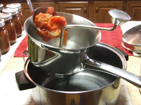 Ketchup av egna händer från tomater: Steg-för-steg recept för skörd för vintern