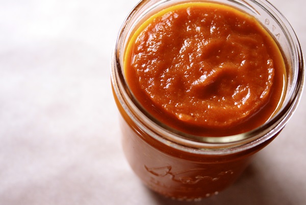 Ketchup av egna händer från tomater: Steg-för-steg recept för skörd för vintern