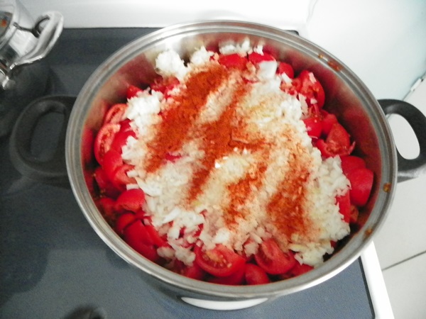 Ketchup av egna händer från tomater: Steg-för-steg recept för skörd för vintern