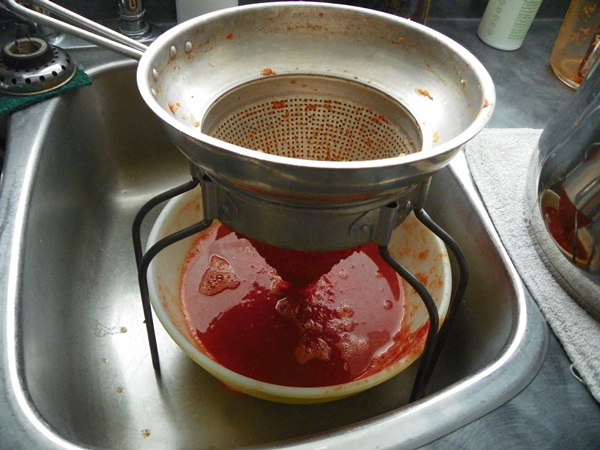 Ketchup av egna händer från tomater: Steg-för-steg recept för skörd för vintern