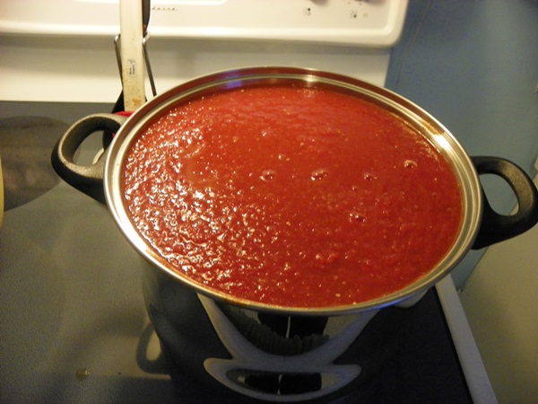 Ketchup av egna händer från tomater: Steg-för-steg recept för skörd för vintern