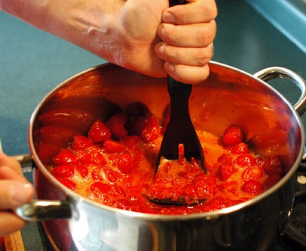 Läcker tjock jordgubbssylt, recept för vintern