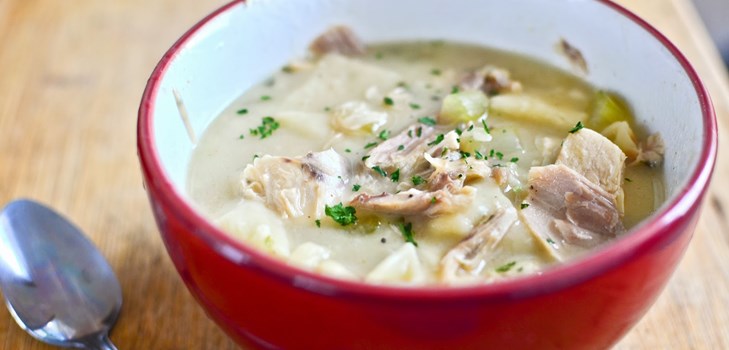 kycklingsoppa med dumplings - recept med ett foto