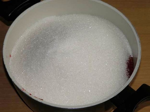 Hallon med socker för vintern utan att laga mat, Pyatiminutka, i frysen. Recept på färsk hallon, riven med socker