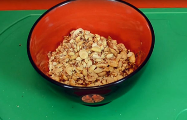 Meny för det nya året 2017 Rooster för vuxna och barn - vad ska det vara intressant och festligt? Bästa rätterna för nyårsnoster, recept med foto