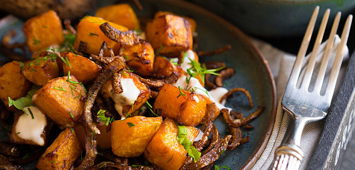 Ett ovanligt recept: en utsökt sallad med pumpa och lök i fritering