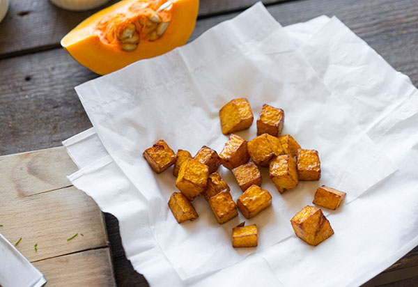 Ett ovanligt recept: en utsökt sallad med pumpa och lök i fritering
