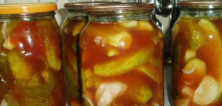 Gurkor med ketchup för vintern - utan sterilisering, i burkar. Skörda för vinterskarp och krispig gurka med ketchup chili