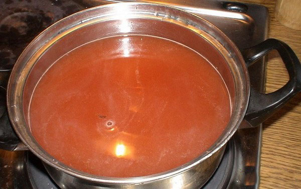 Gurkor med ketchup för vintern - utan sterilisering, i burkar. Skörda för vinterskarp och krispig gurka med ketchup chili