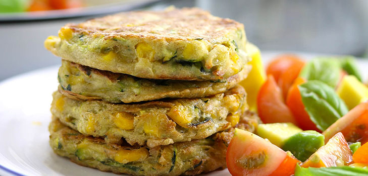 Läckra pannkakor från courgetter på snabba recept