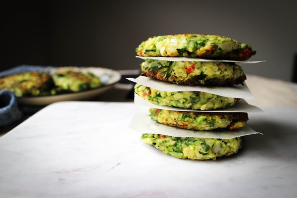 Läckra pannkakor från courgetter på snabba recept