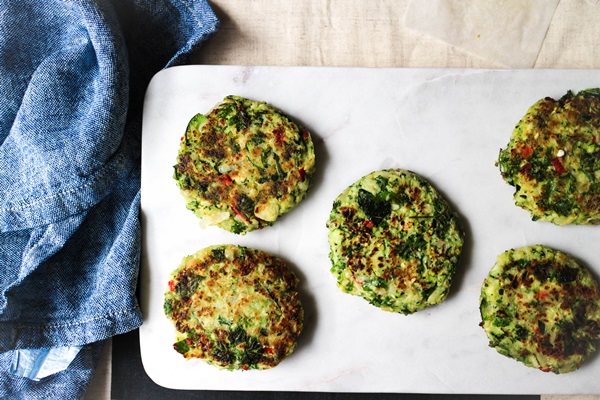 Läckra pannkakor från courgetter på snabba recept