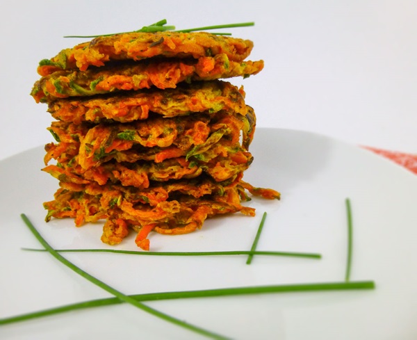 Läckra pannkakor från courgetter på snabba recept