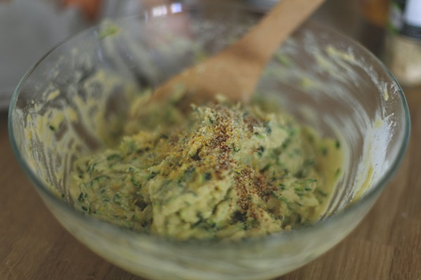 Läckra pannkakor från courgetter på snabba recept