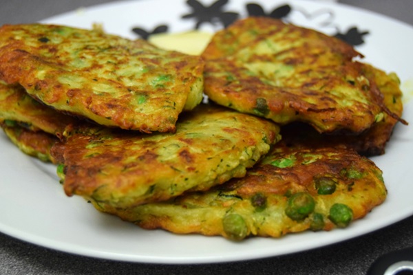 Läckra pannkakor från courgetter på snabba recept