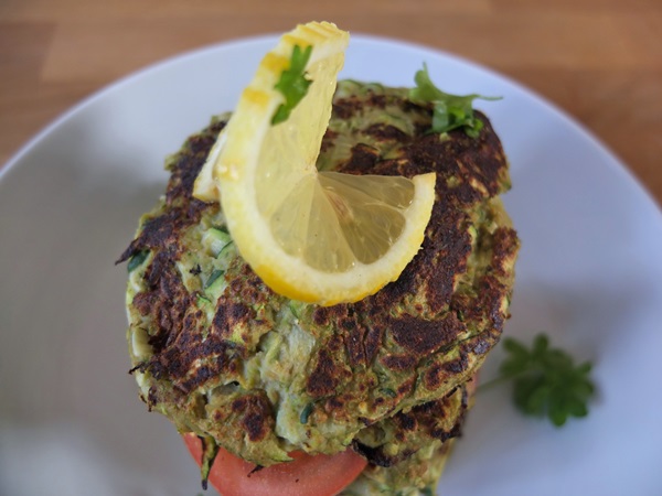 Läckra pannkakor från courgetter på snabba recept