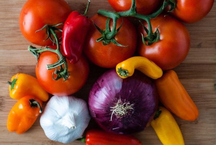 Tomater kilar för vintern med lök - foto recept blanker