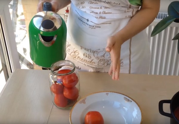 Tomater i sin egen juice för vintern, recept med foton