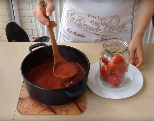 Tomater i sin egen juice för vintern, recept med foton