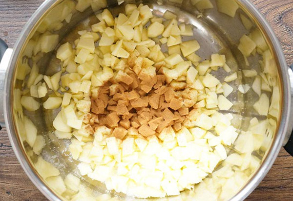 Enkelt recept på äppeltårta med kanel