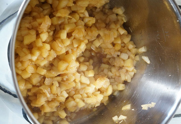 Enkelt recept på äppeltårta med kanel