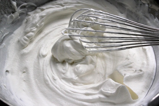 Tårta till Alla hjärtans dag: ett recept med ett foto