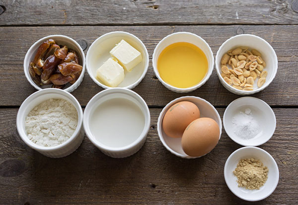 Recept för fantastiskt krämig honungskaka med datum och nötter