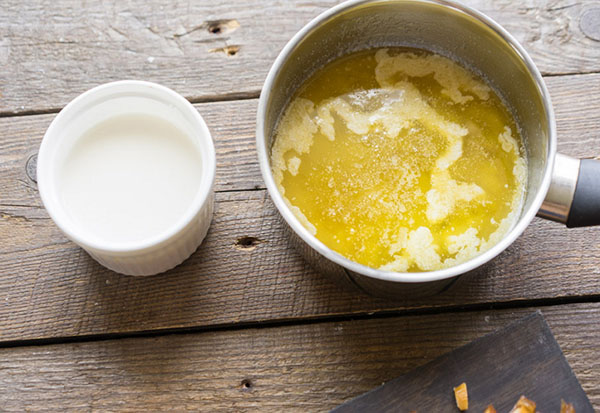 Recept för fantastiskt krämig honungskaka med datum och nötter