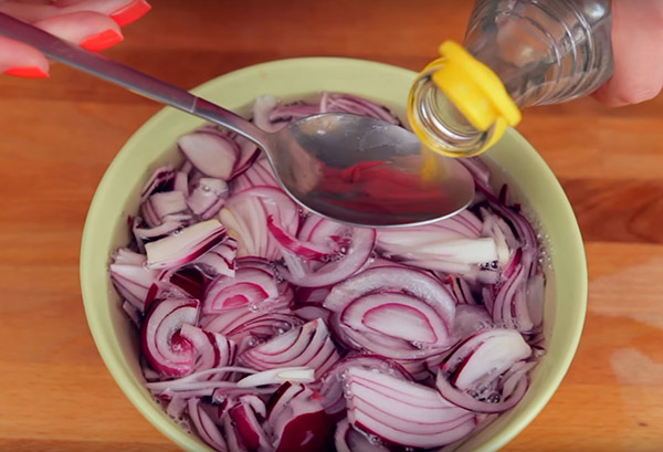 Recept på sill under pälsen för nytt år hemma - klassisk, rulla, med äpple steg för steg