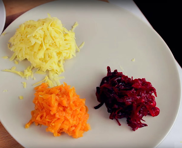 Recept på sill under pälsen för nytt år hemma - klassisk, rulla, med äpple steg för steg