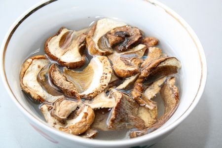 Receptet på soppa från torkade svampar, dess användbara egenskaper