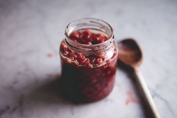 Rowan för vintern: recept för rätter från den vanliga röda och svarta chokeberry