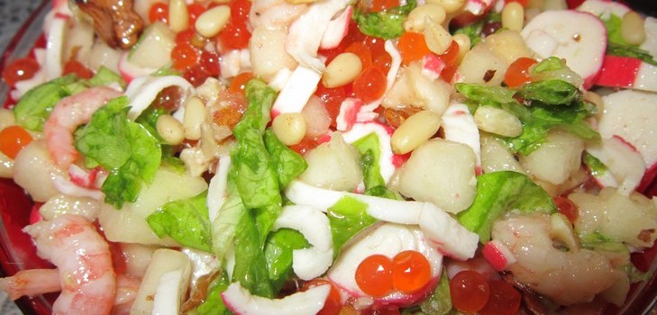 Räksallad med krabba pinnar